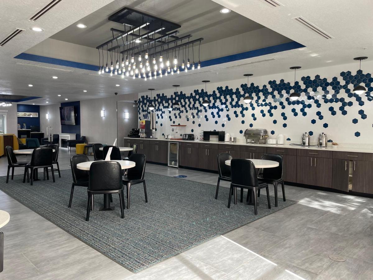 La Quinta By Wyndham Tampa Central Exterior photo