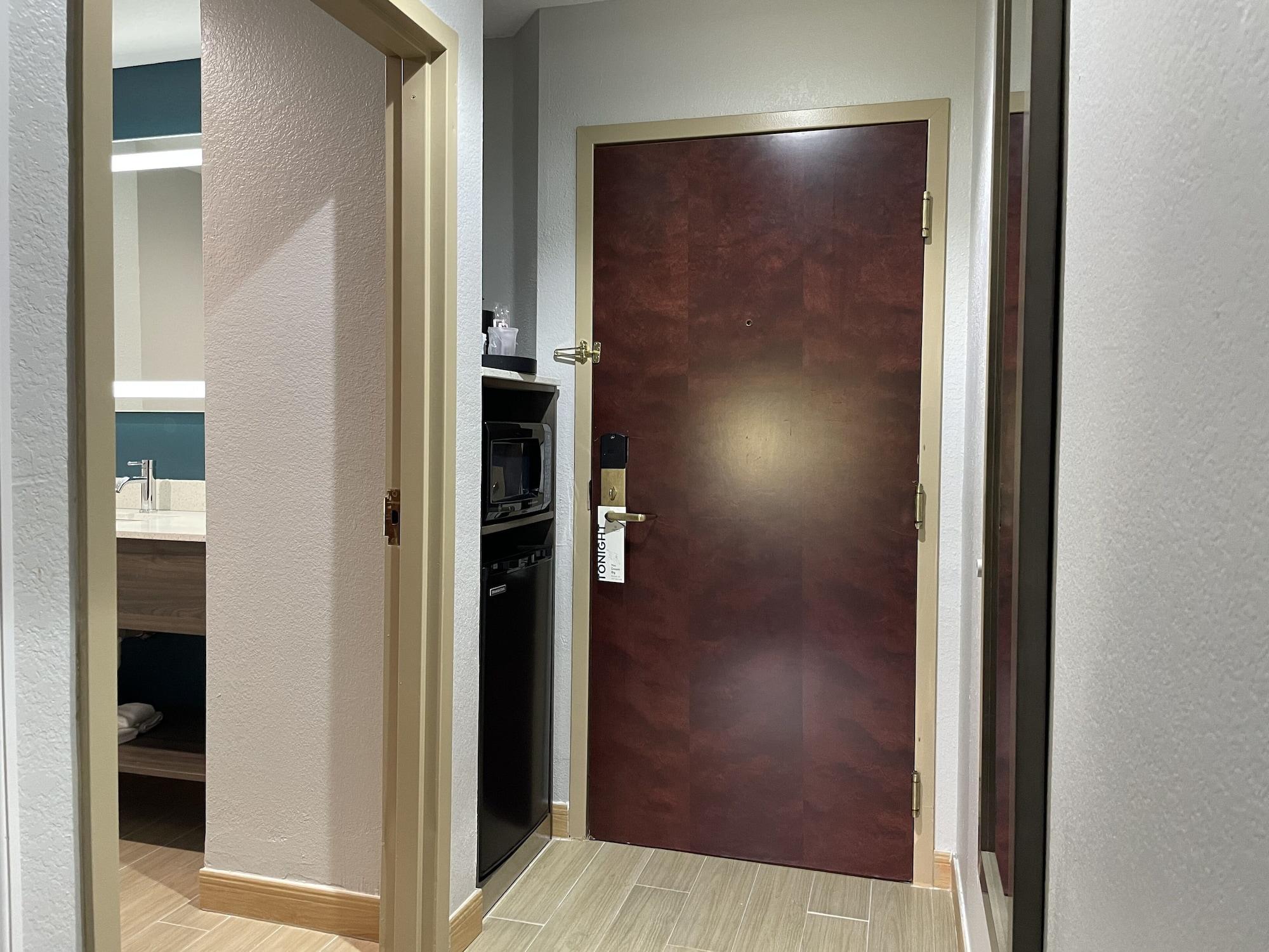La Quinta By Wyndham Tampa Central Exterior photo