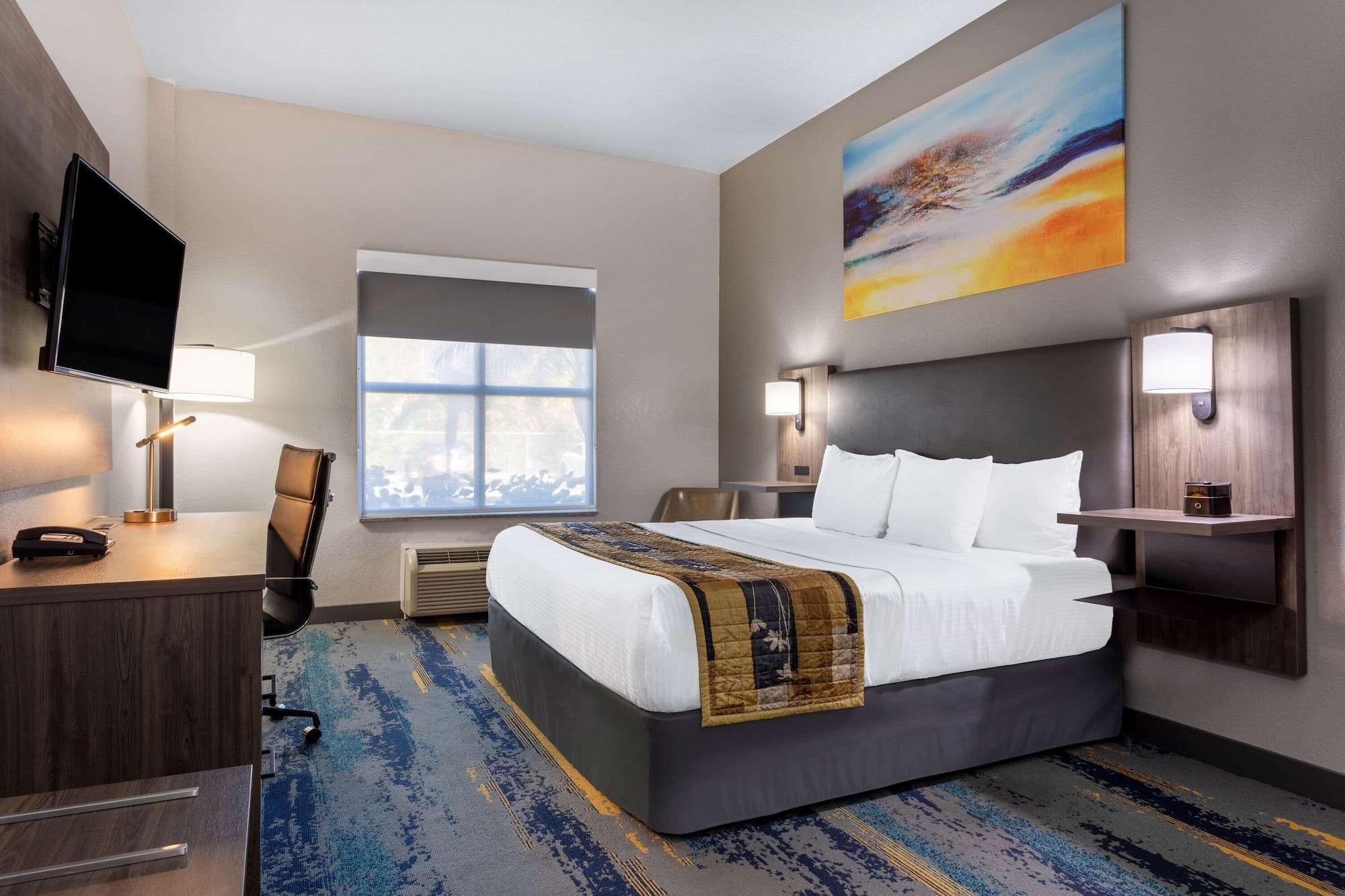 La Quinta By Wyndham Tampa Central Exterior photo