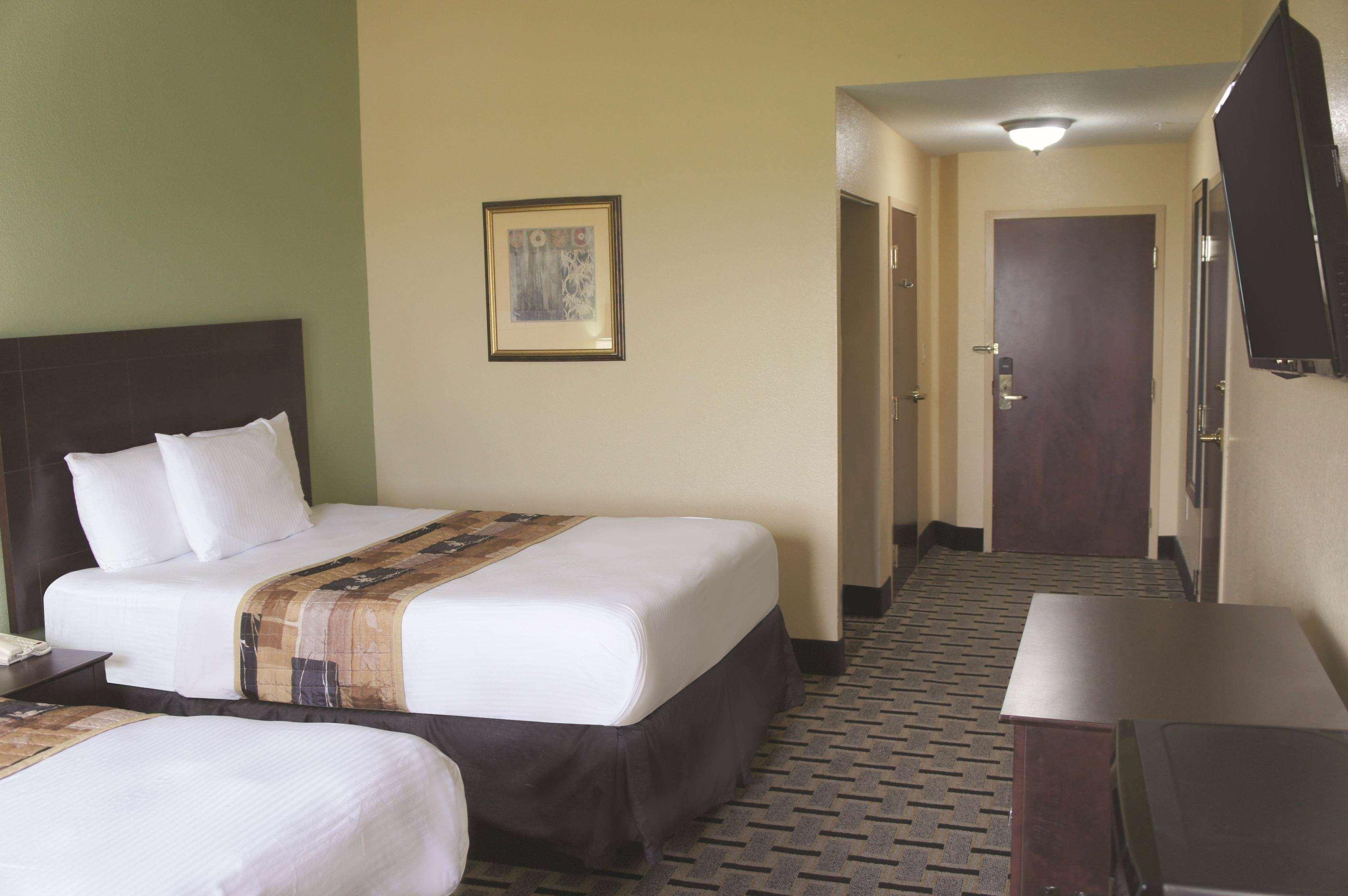 La Quinta By Wyndham Tampa Central Exterior photo