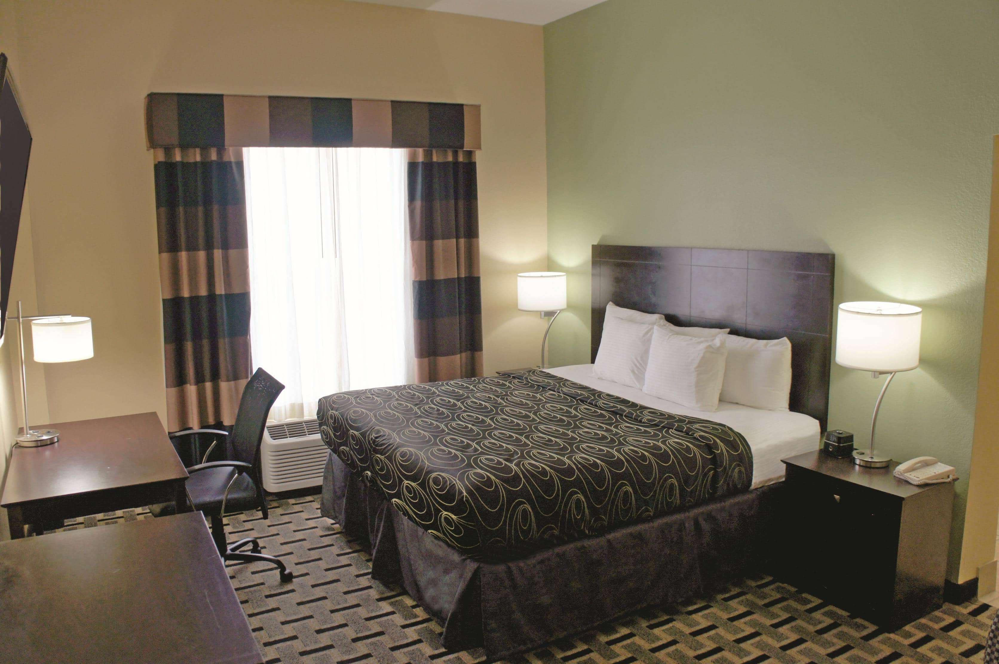 La Quinta By Wyndham Tampa Central Exterior photo