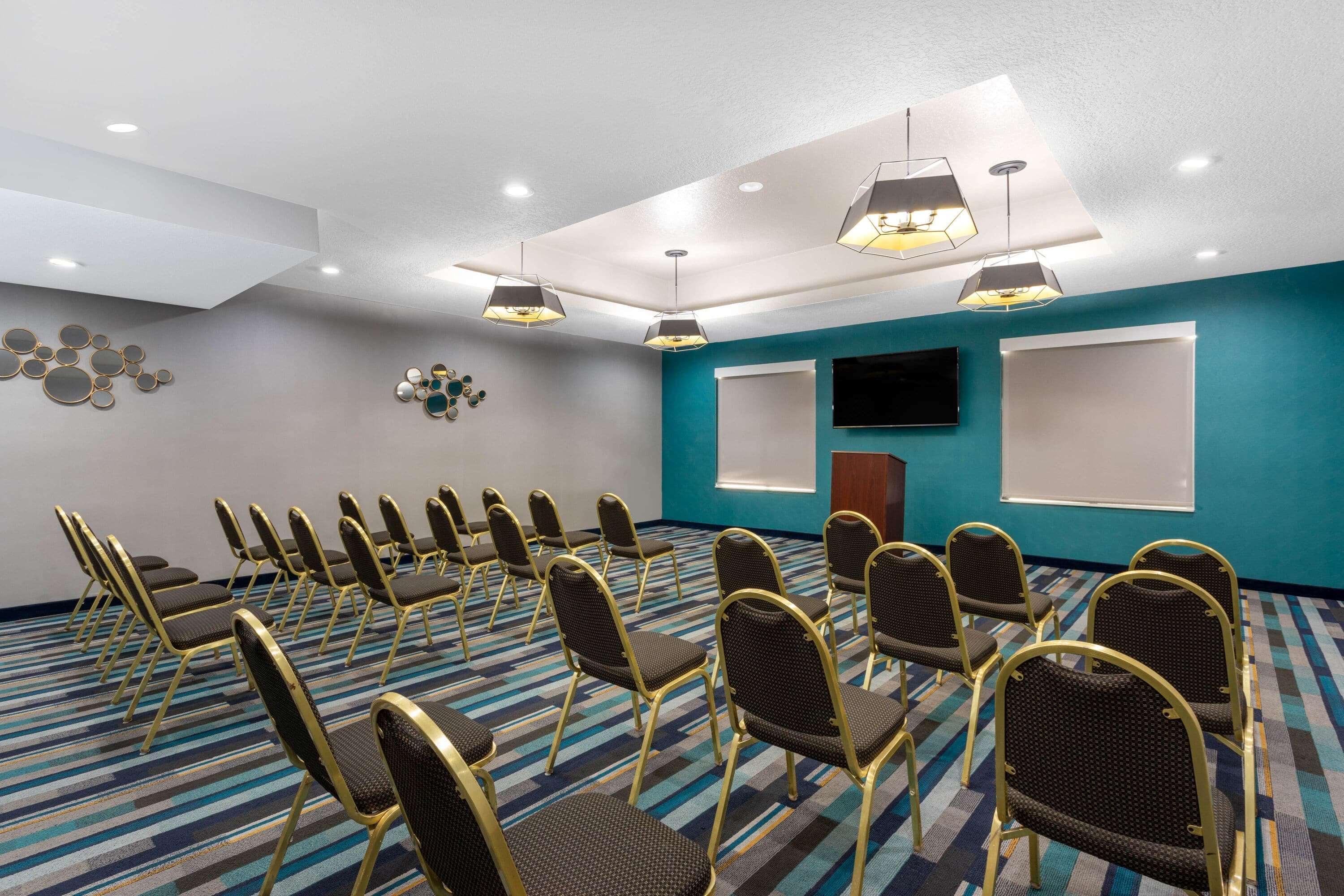 La Quinta By Wyndham Tampa Central Exterior photo