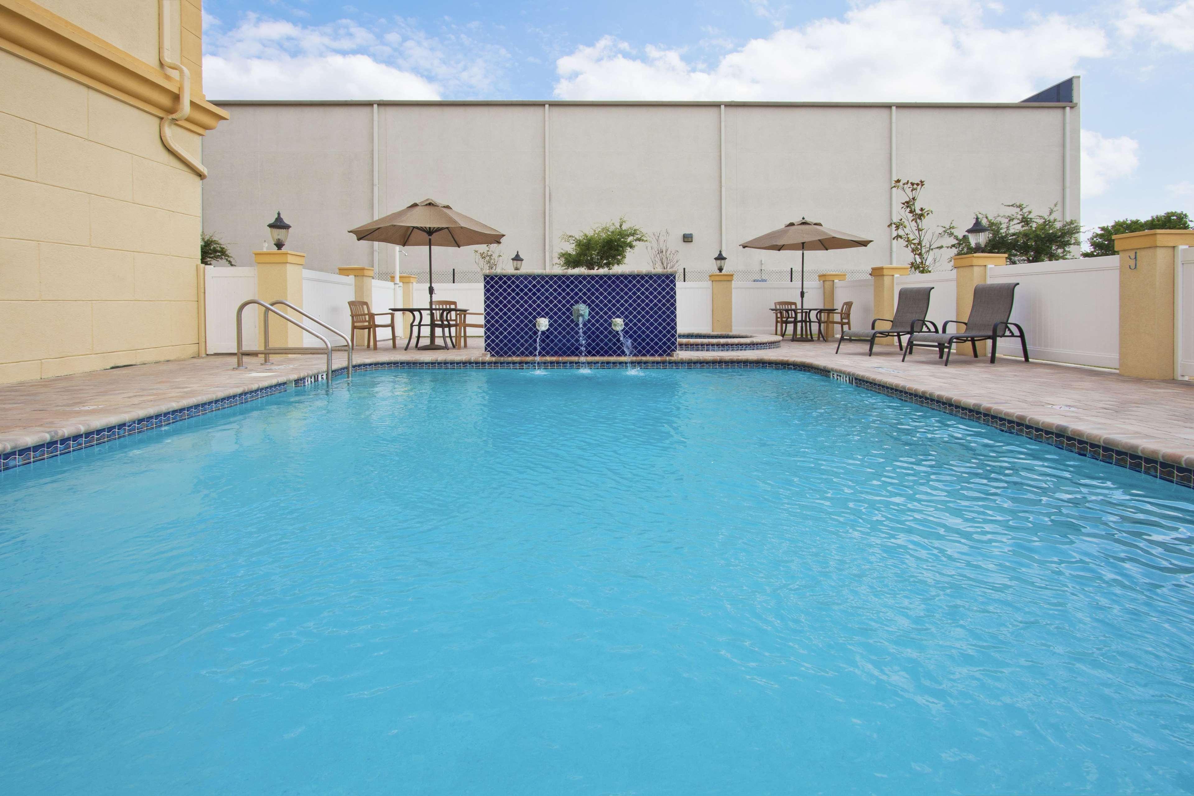 La Quinta By Wyndham Tampa Central Exterior photo