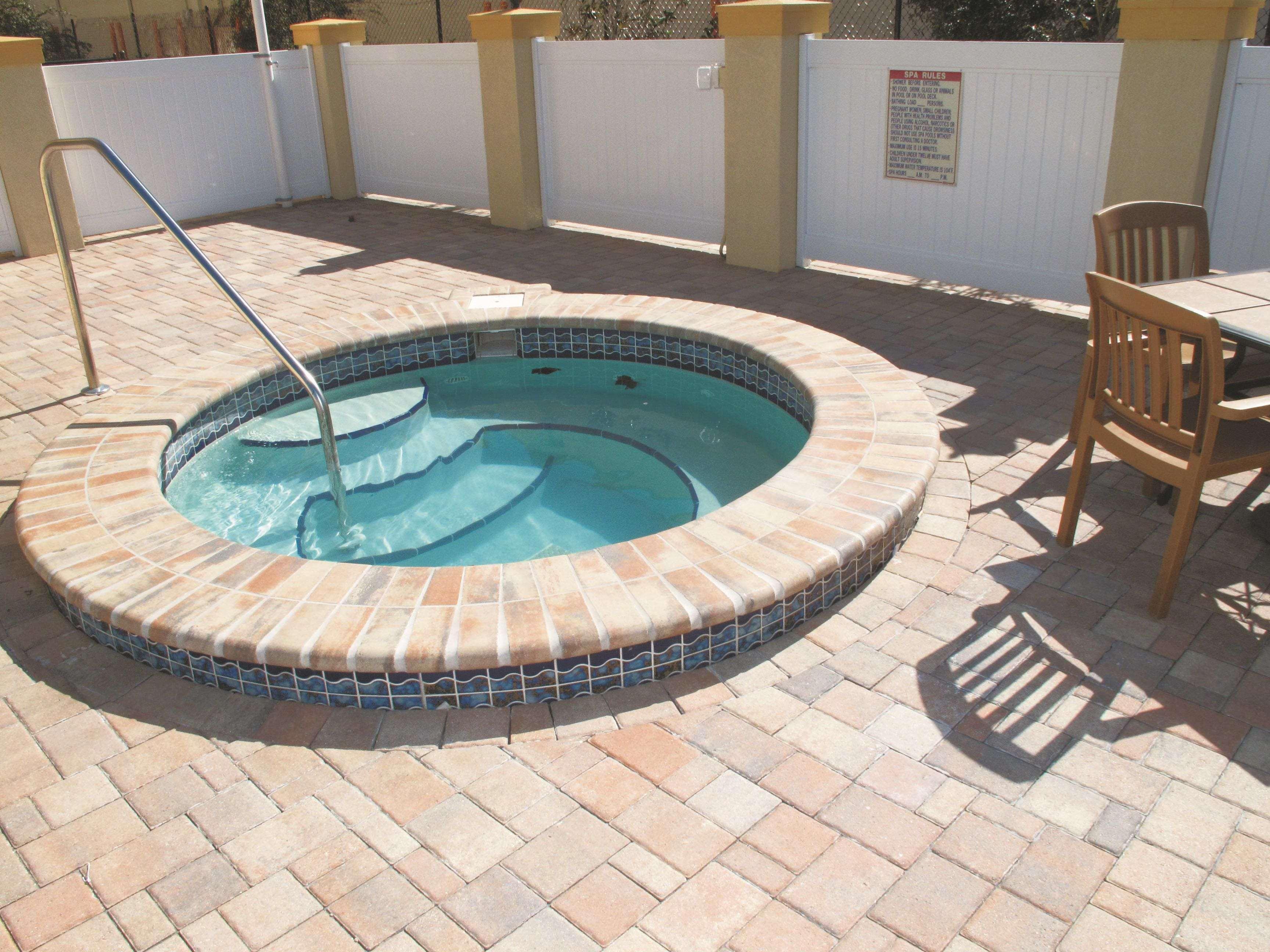 La Quinta By Wyndham Tampa Central Exterior photo