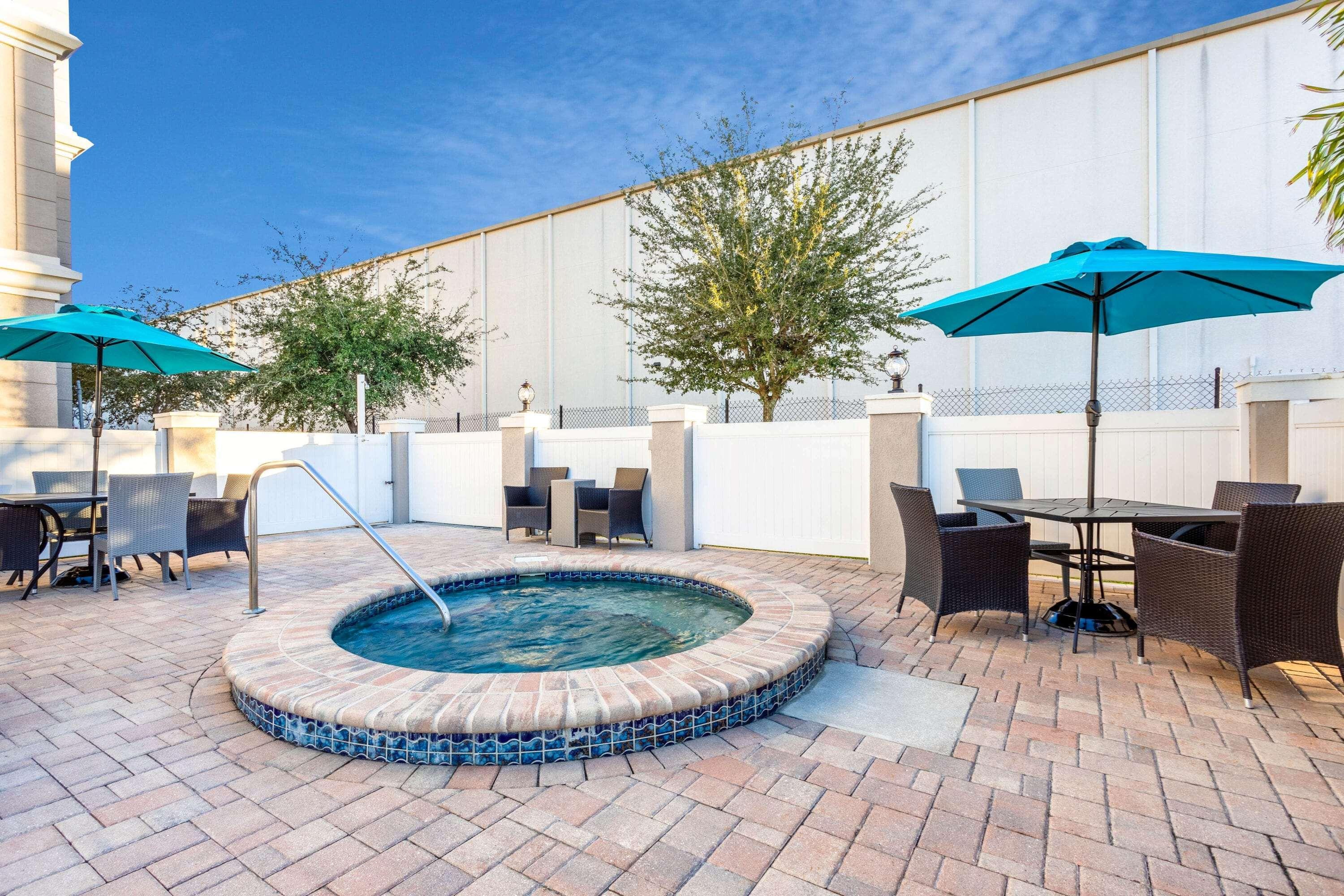 La Quinta By Wyndham Tampa Central Exterior photo