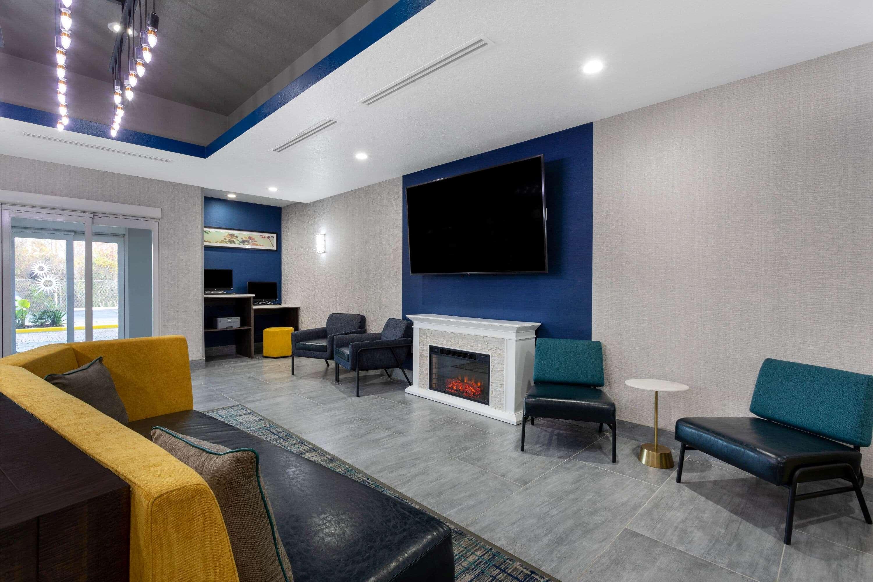 La Quinta By Wyndham Tampa Central Exterior photo