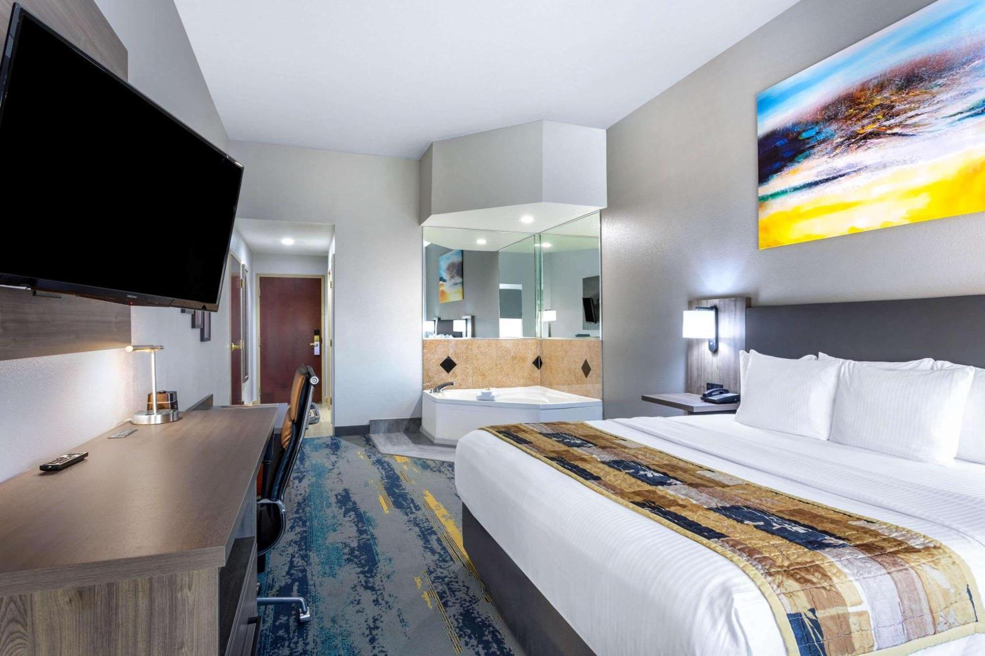 La Quinta By Wyndham Tampa Central Exterior photo