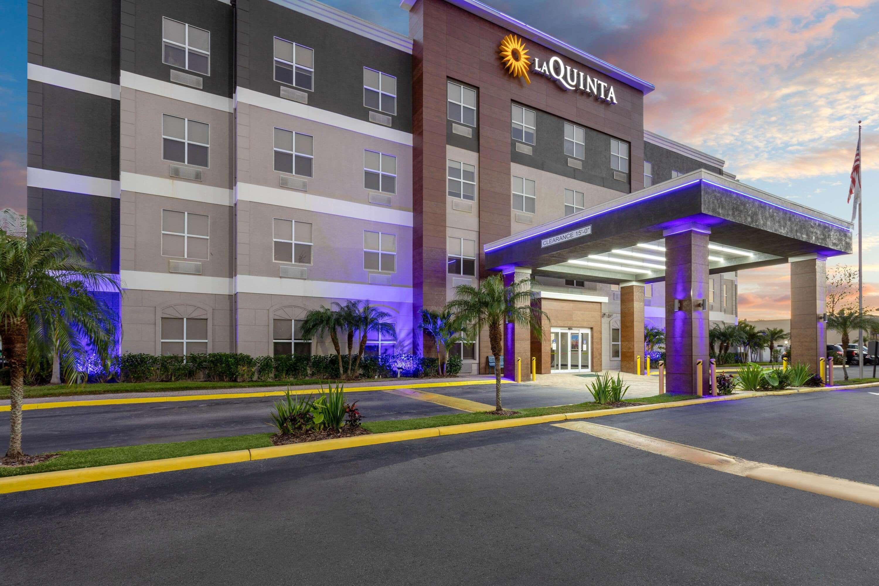 La Quinta By Wyndham Tampa Central Exterior photo