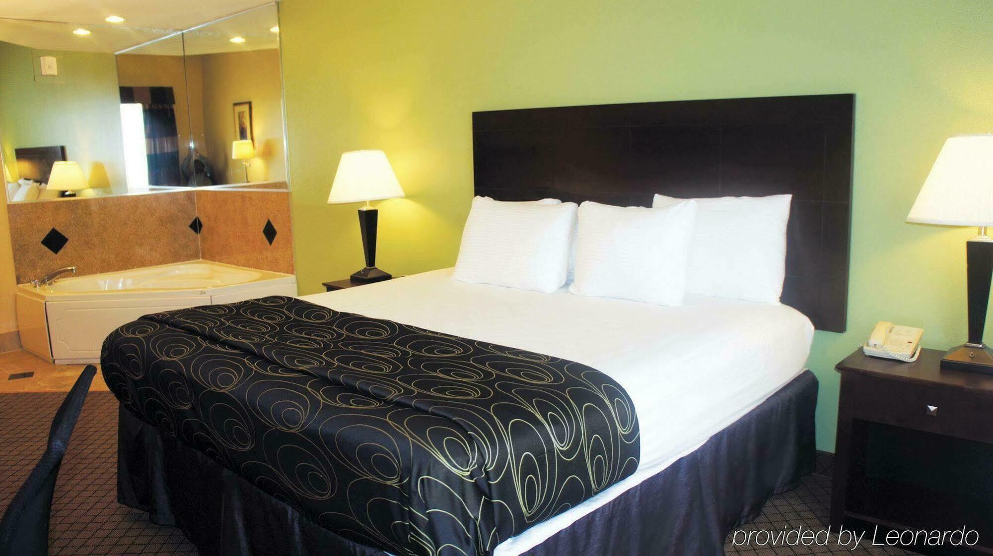 La Quinta By Wyndham Tampa Central Exterior photo